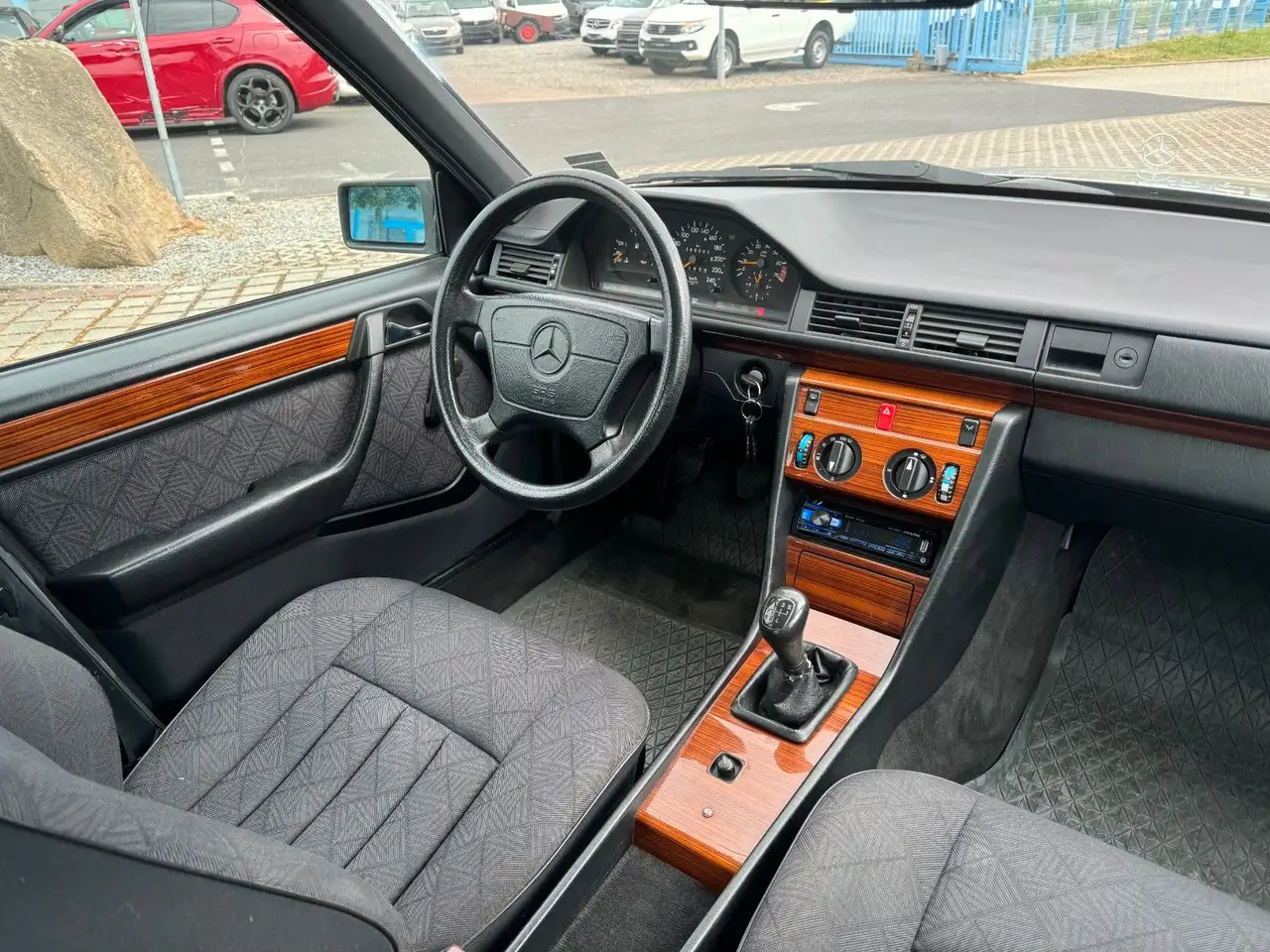 Mercedes-Benz E 200 Lim. W124 ZV/SD, foto 11
