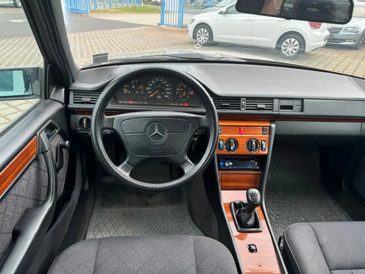 Mercedes-Benz E 200 Lim. W124 ZV/SD, foto 7