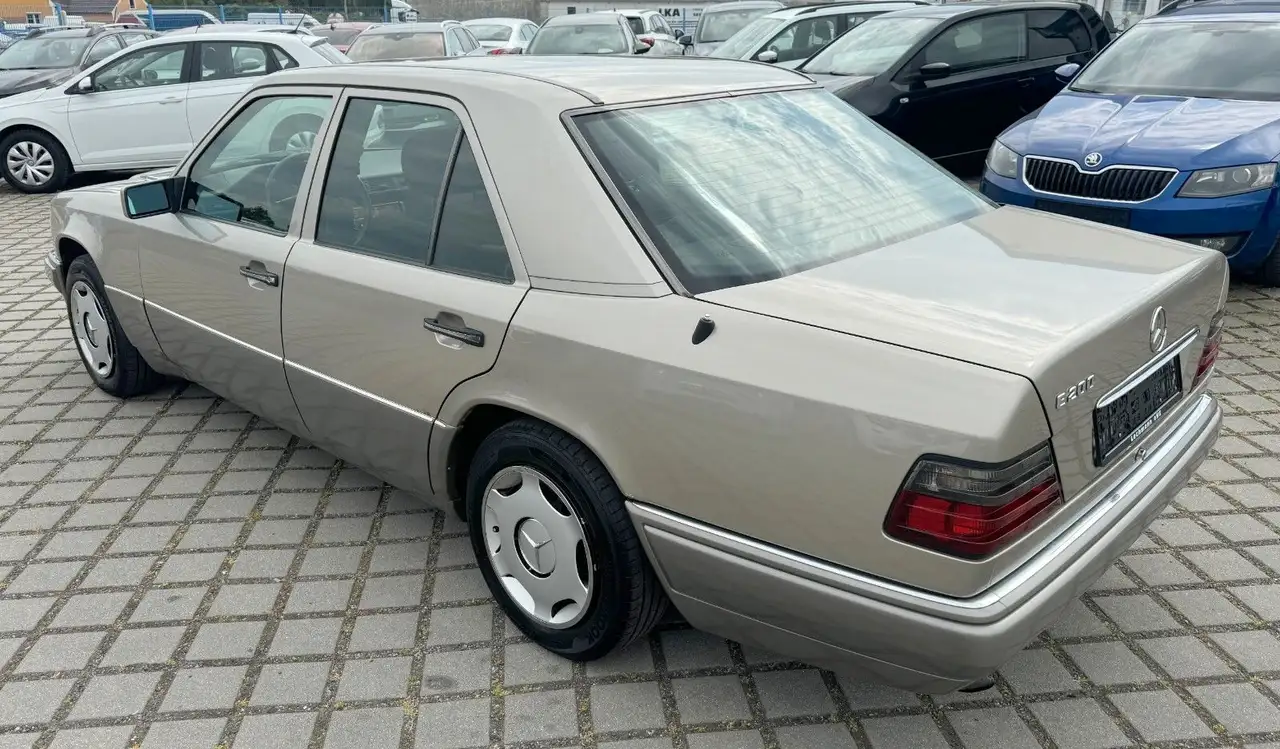 Mercedes-Benz E 200 Lim. W124 ZV/SD, foto 4