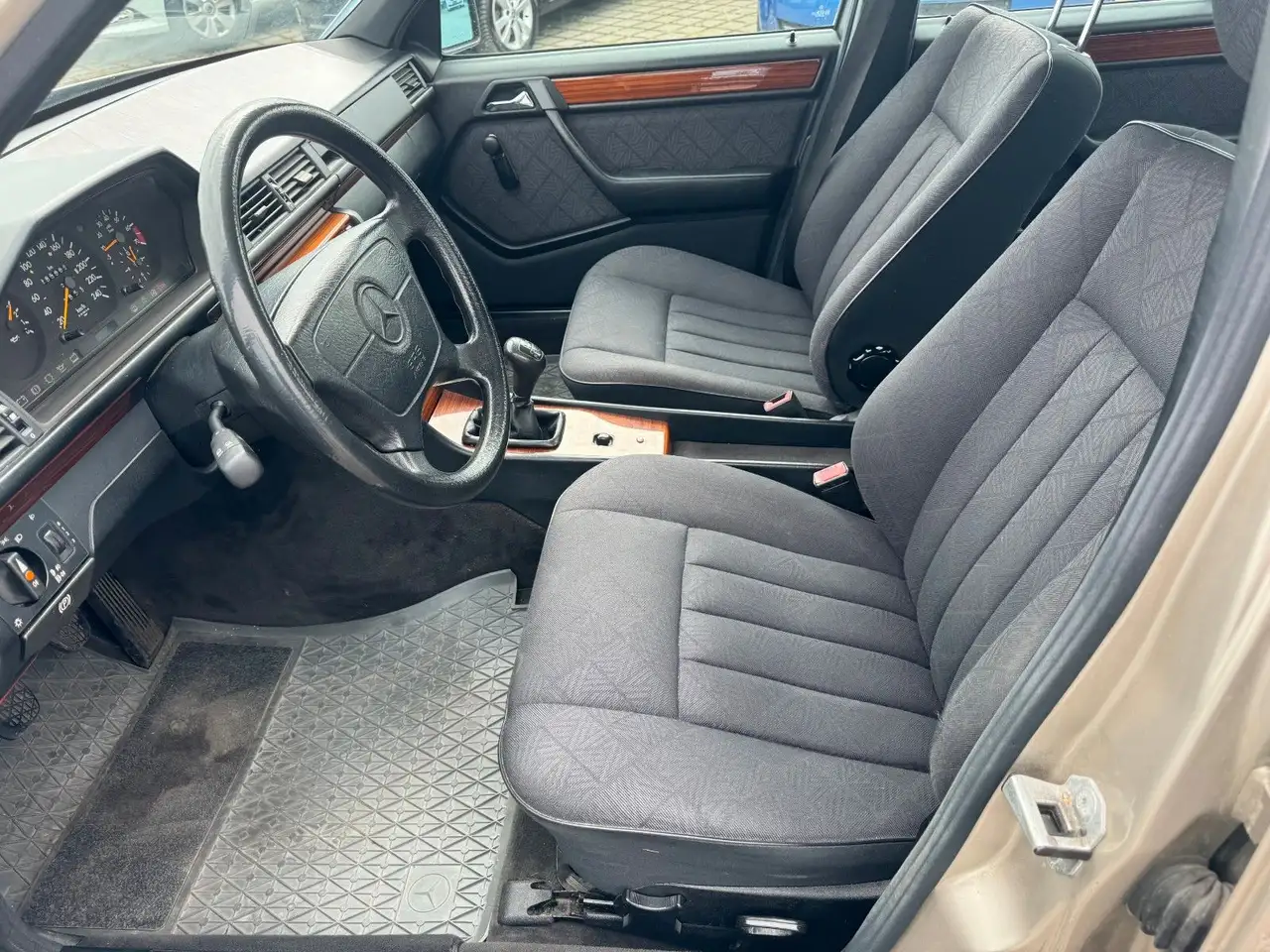Mercedes-Benz E 200 Lim. W124 ZV/SD, foto 9