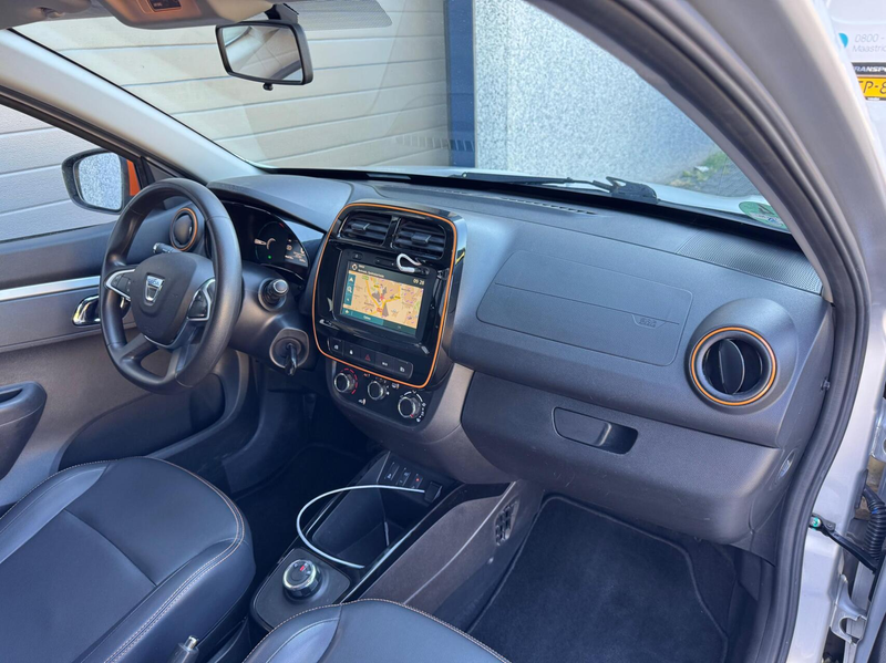 Dacia Spring Comfort Plus (Orange Pack) 27 kWh DC Lader/Navi/Ca — photo 11
