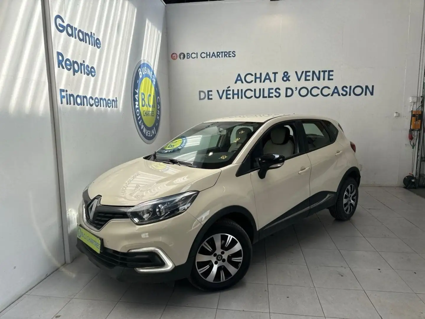Renault Captur STE 1.2 TCE 120CH ENERGY ZEN EDC White - 1