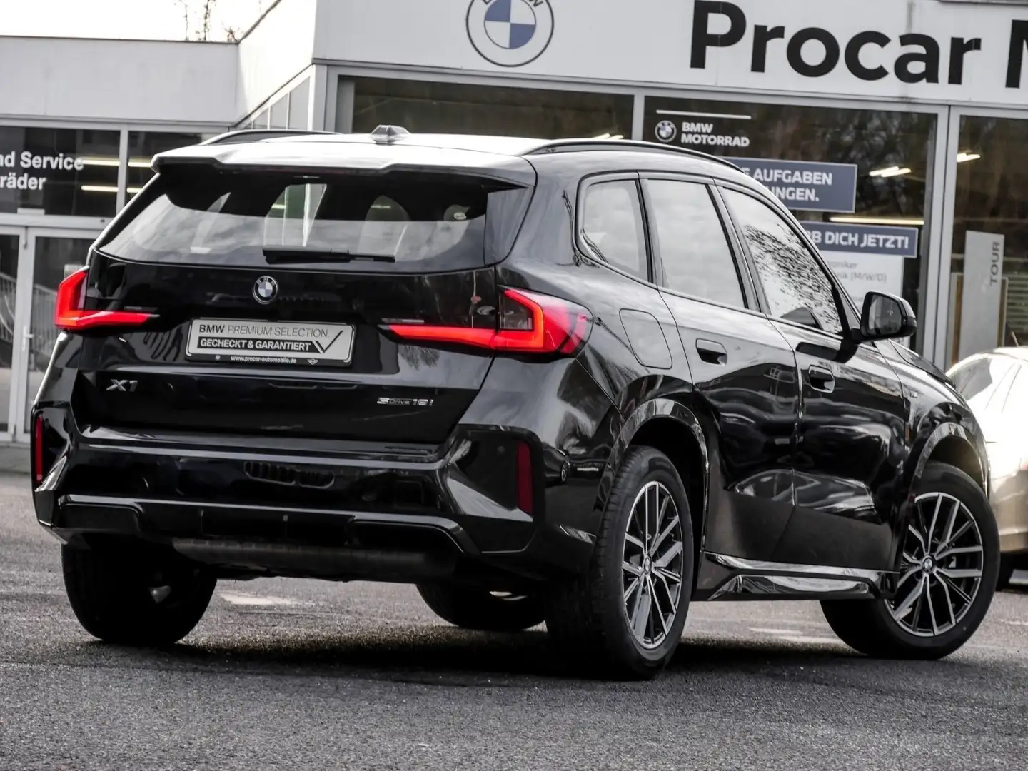 BMW X1 sDrive18i  M SPORT+ADAPT.LED+PA+SHZ+18" Schwarz - 2