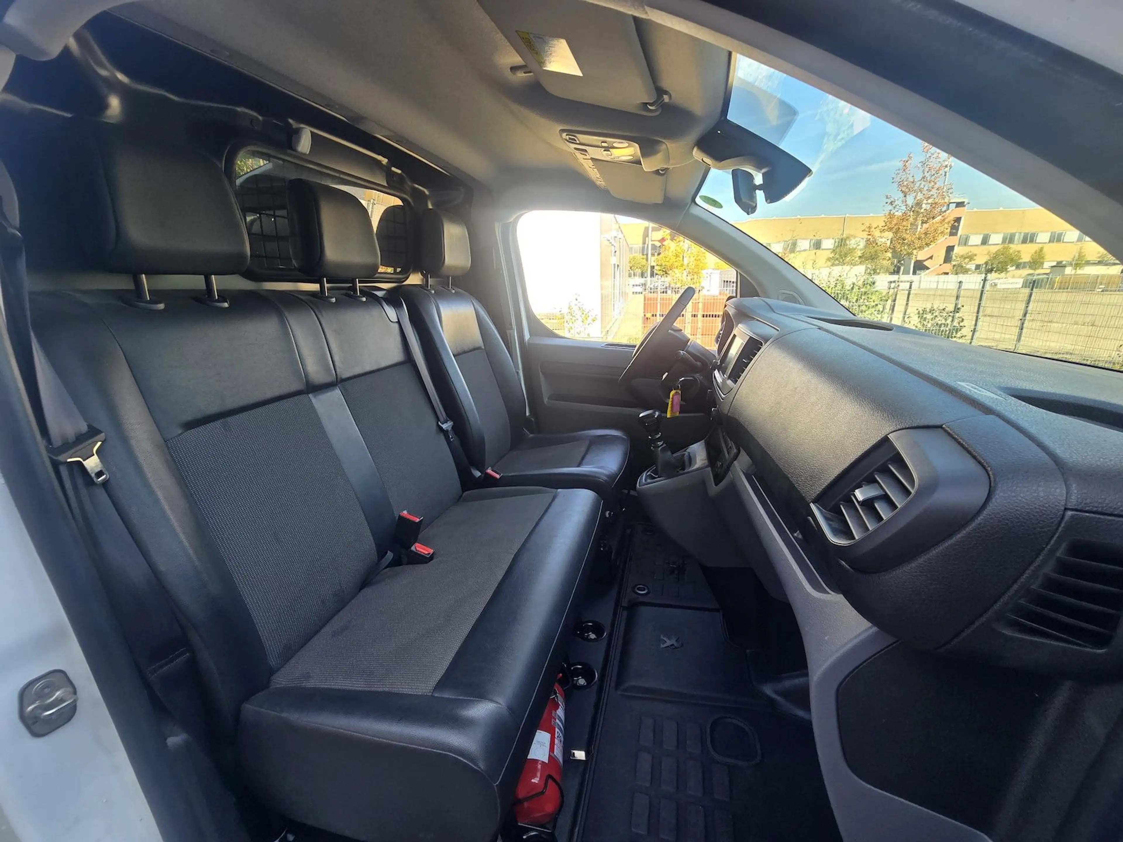Peugeot Expert Premium L2 NAVI Klima AHK Werkstatt — photo 12