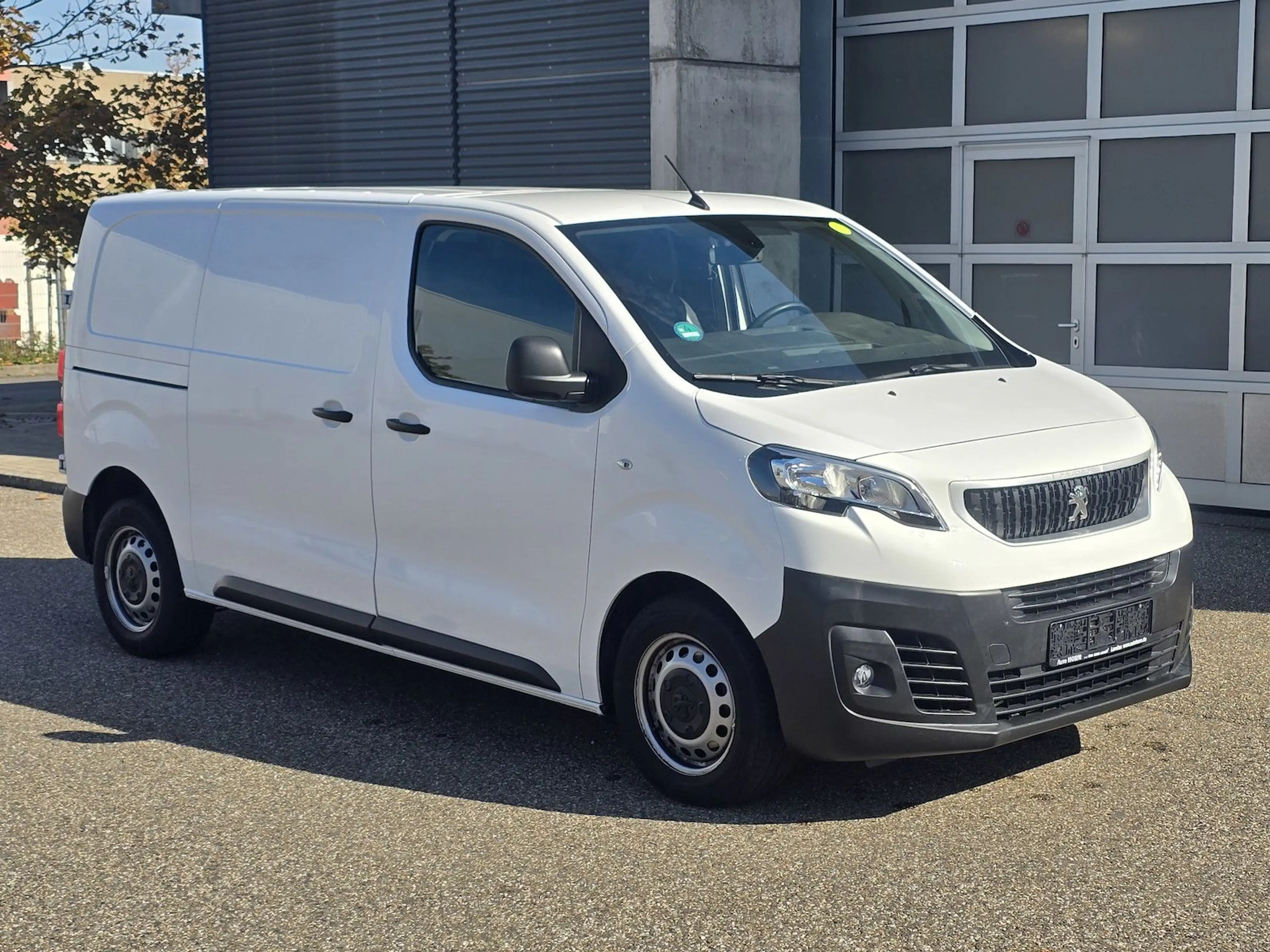 Peugeot Expert Premium L2 NAVI Klima AHK Werkstatt — photo 6