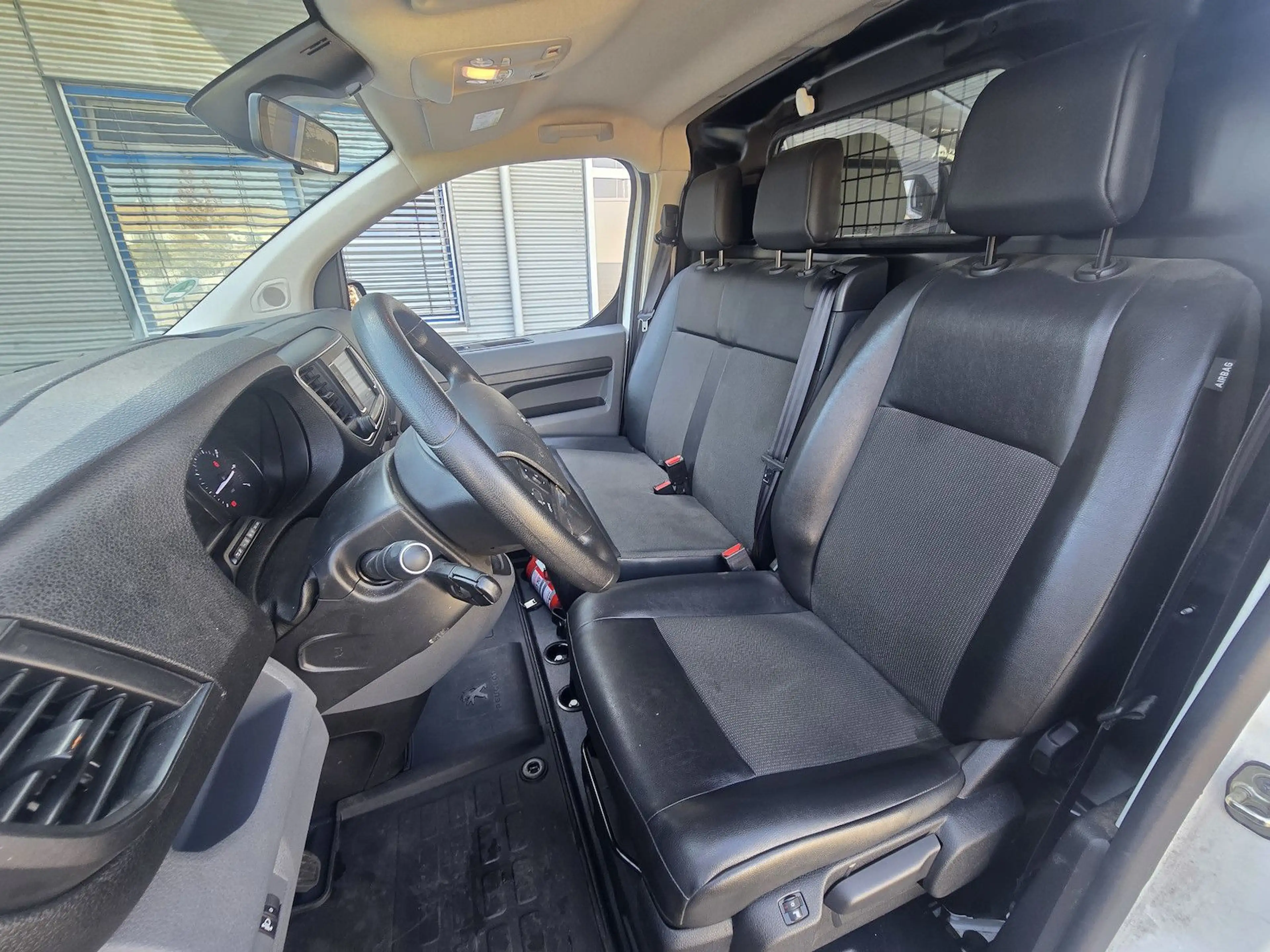 Peugeot Expert Premium L2 NAVI Klima AHK Werkstatt — photo 11