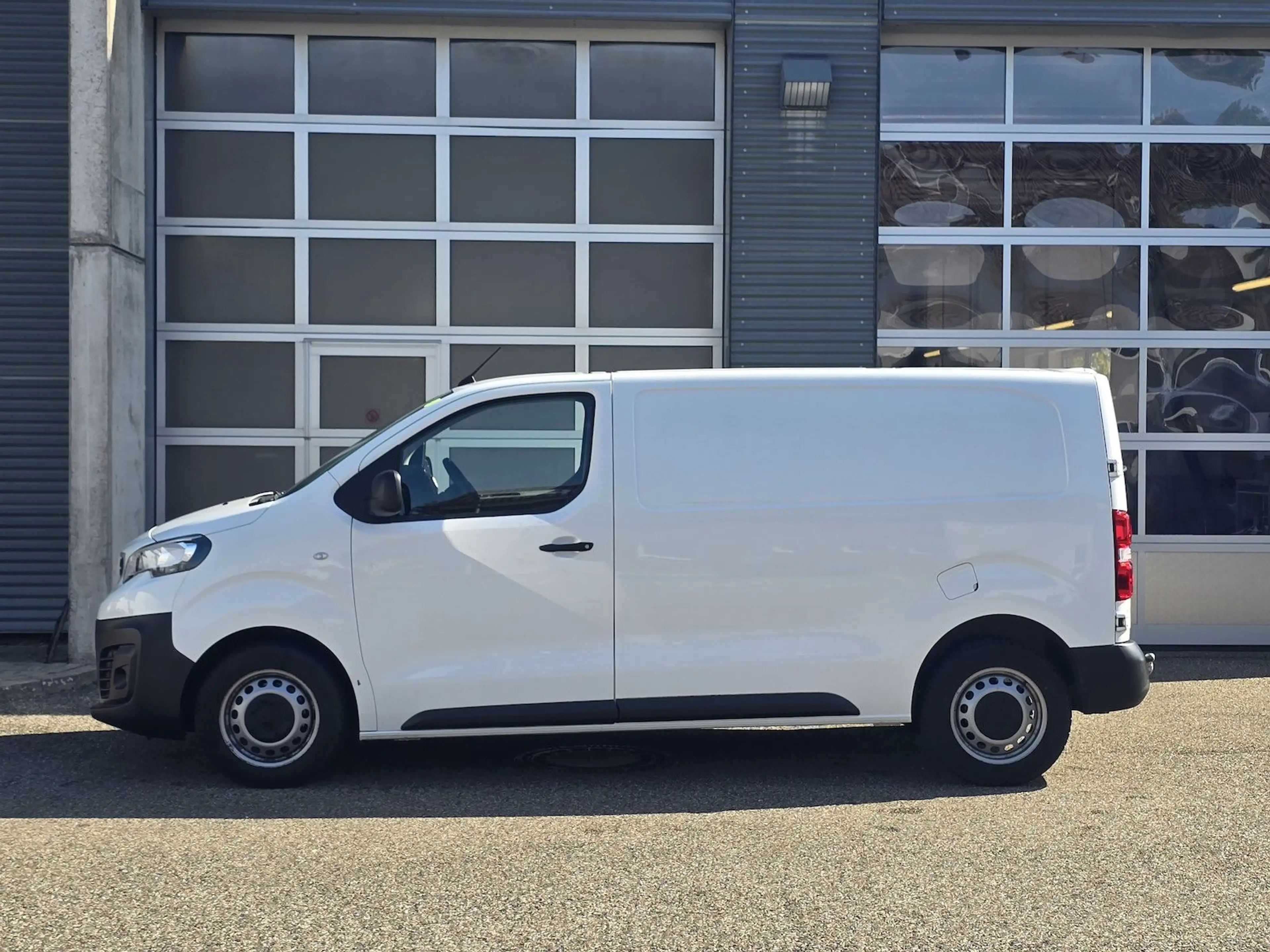 Peugeot Expert Premium L2 NAVI Klima AHK Werkstatt — photo 2
