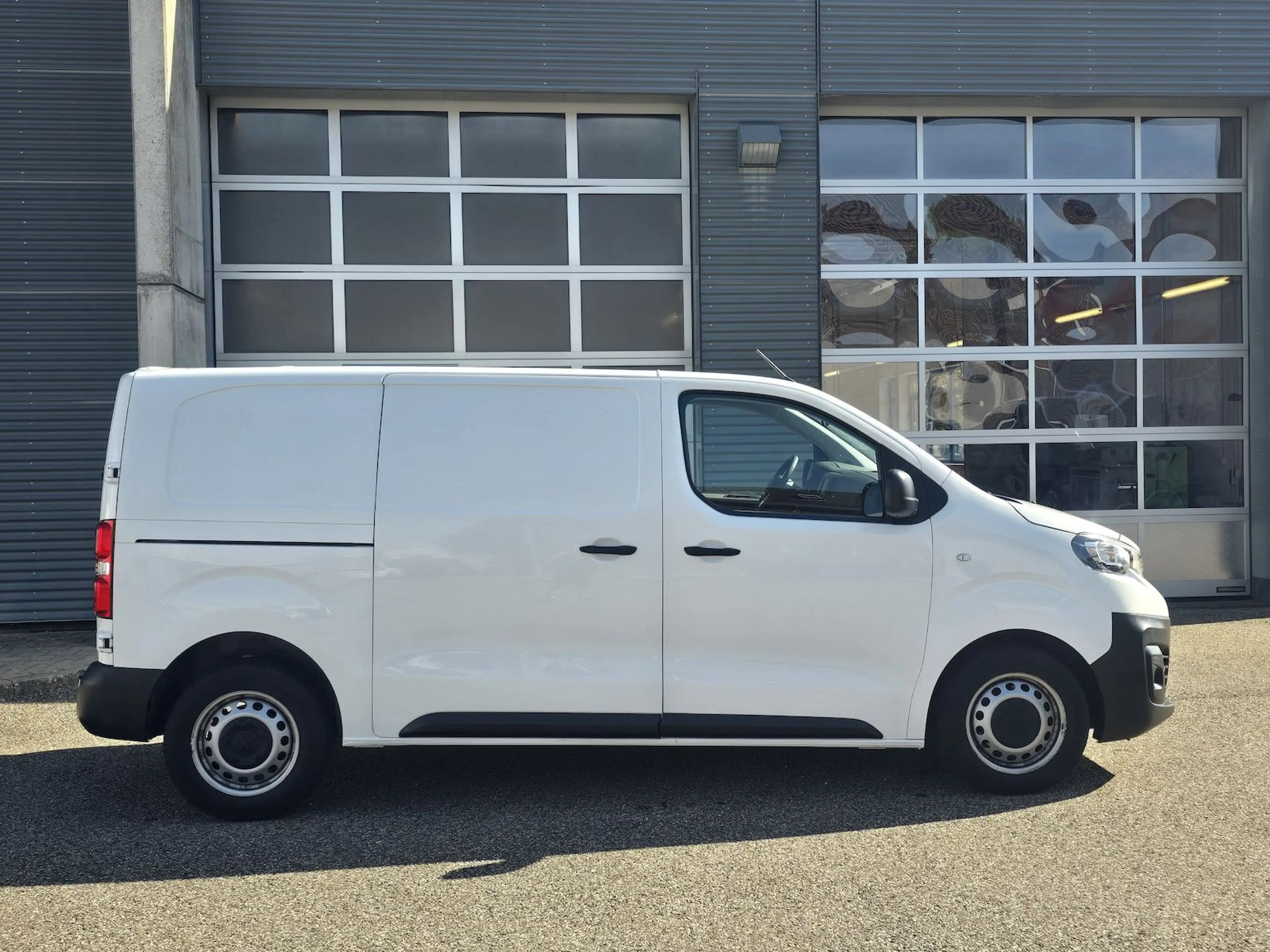 Peugeot Expert Premium L2 NAVI Klima AHK Werkstatt — photo 3