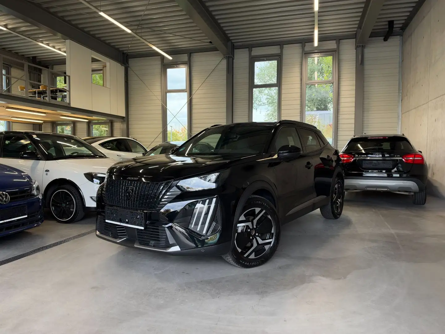 Peugeot 2008 1.2 PureTech 130 Allure / Service NEU Schwarz - 1