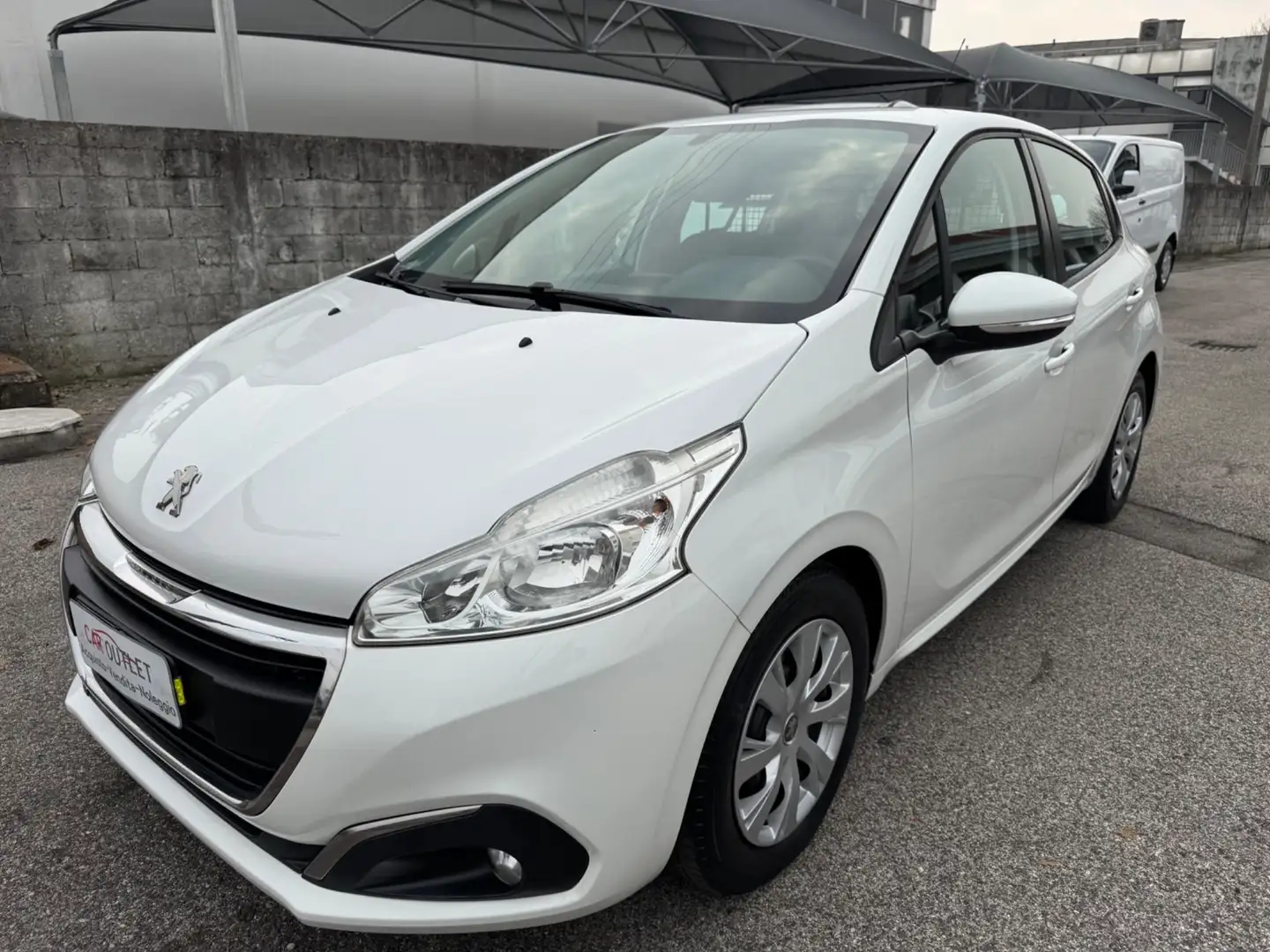 Peugeot 208 BlueHDi 75 5 porte Van Active Blanc - 1