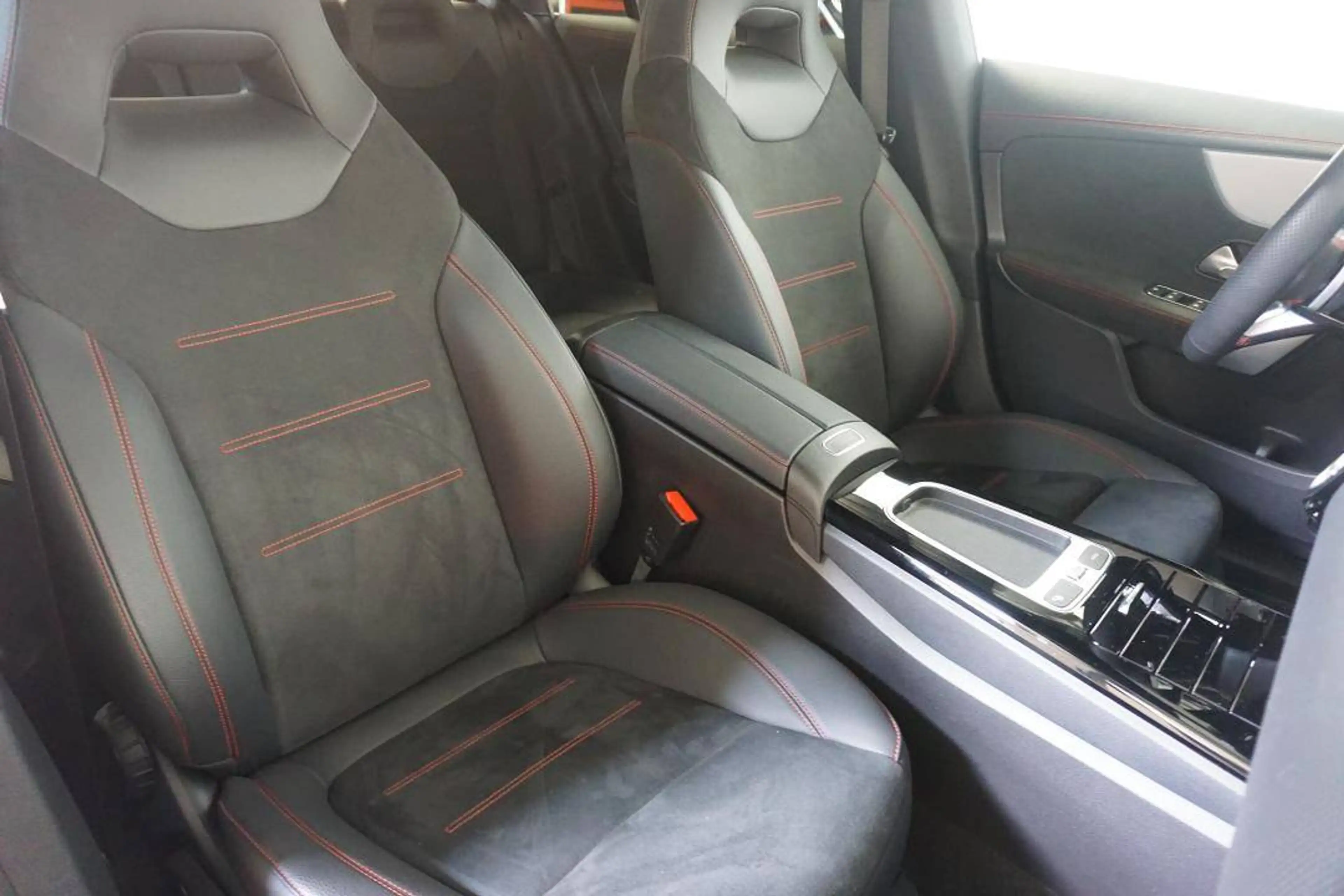 Mercedes-Benz CLA 250 AMG - MULTIBEAM LED — photo 4