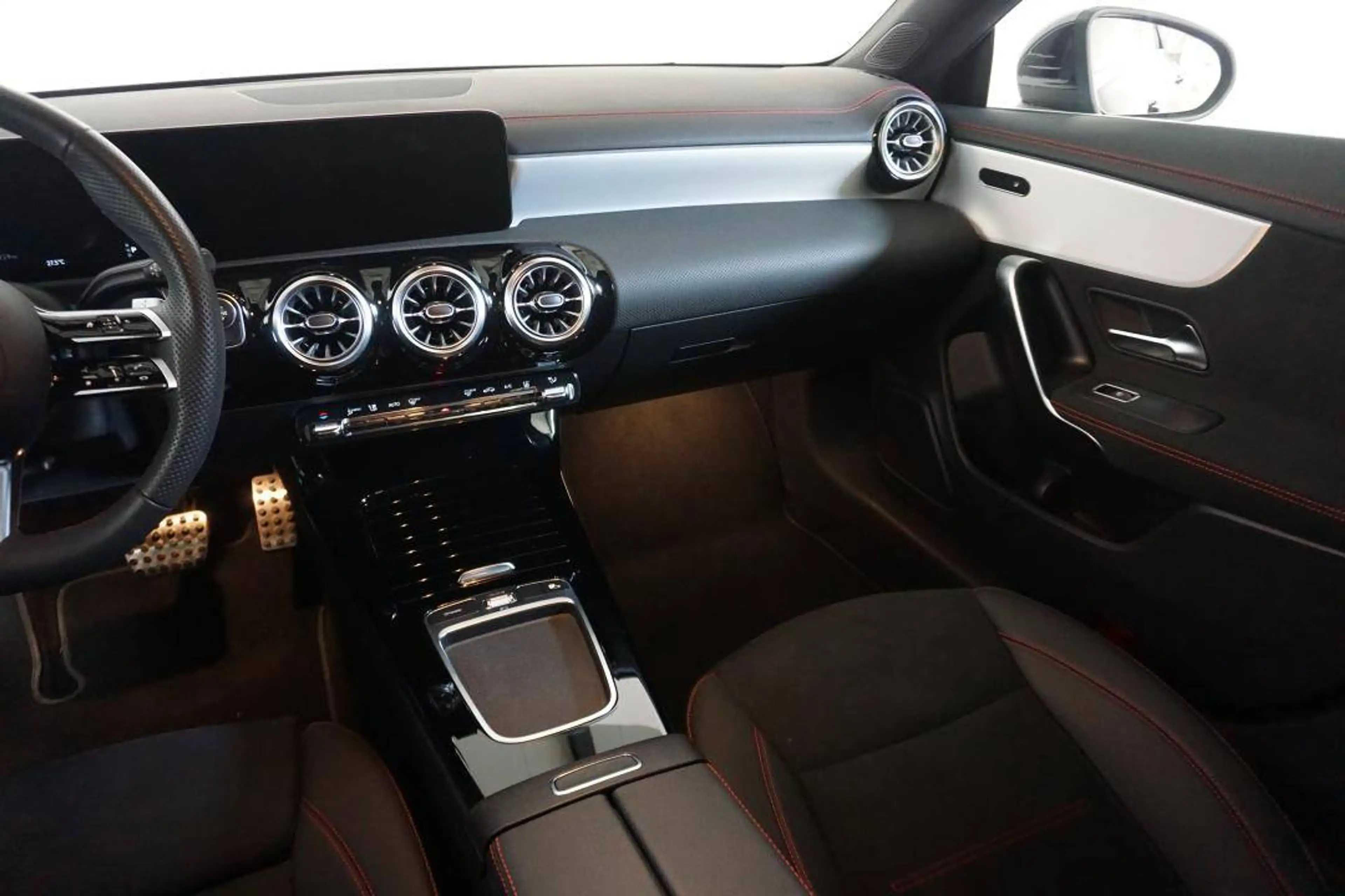 Mercedes-Benz CLA 250 AMG - MULTIBEAM LED — photo 6