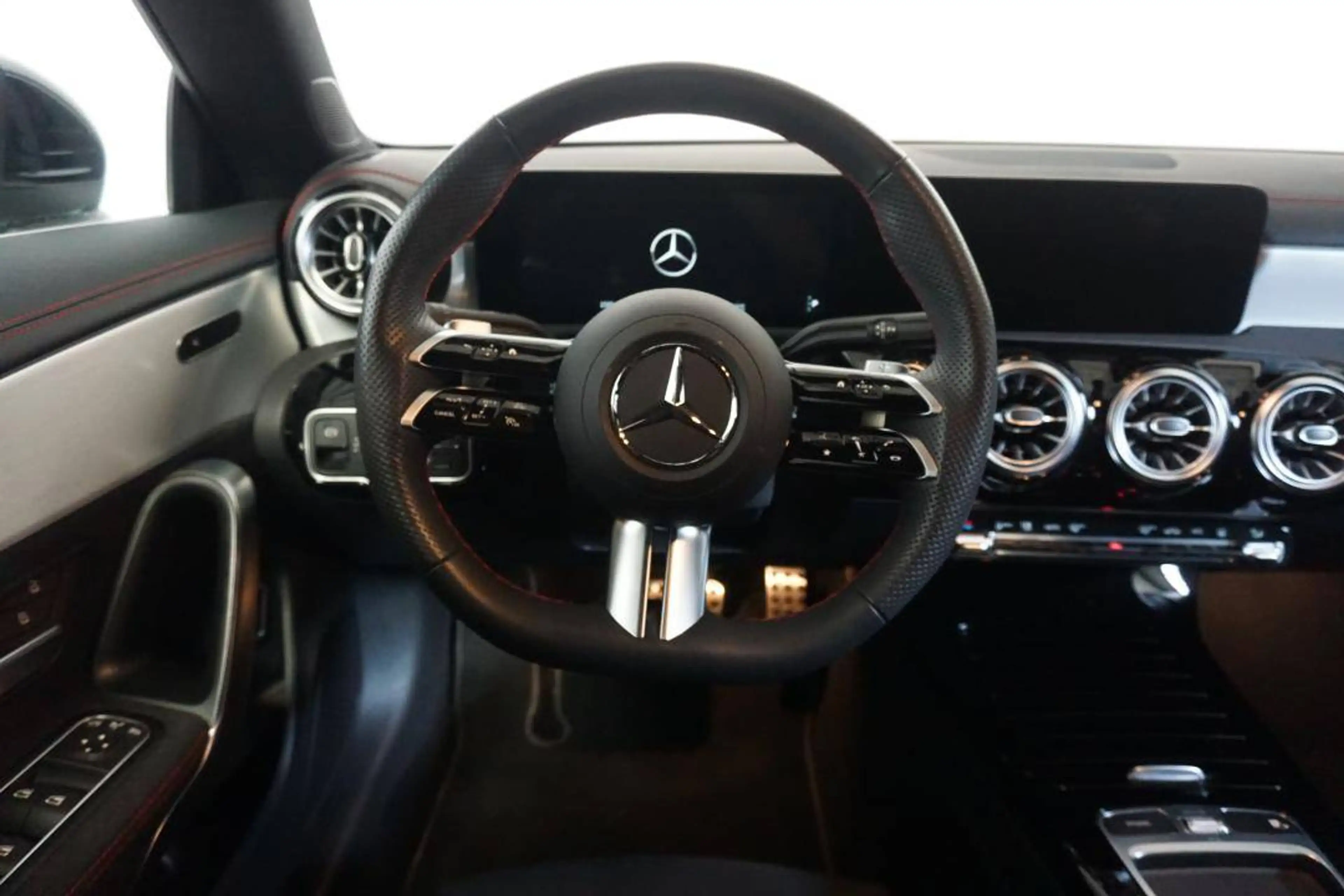 Mercedes-Benz CLA 250 AMG - MULTIBEAM LED — photo 5