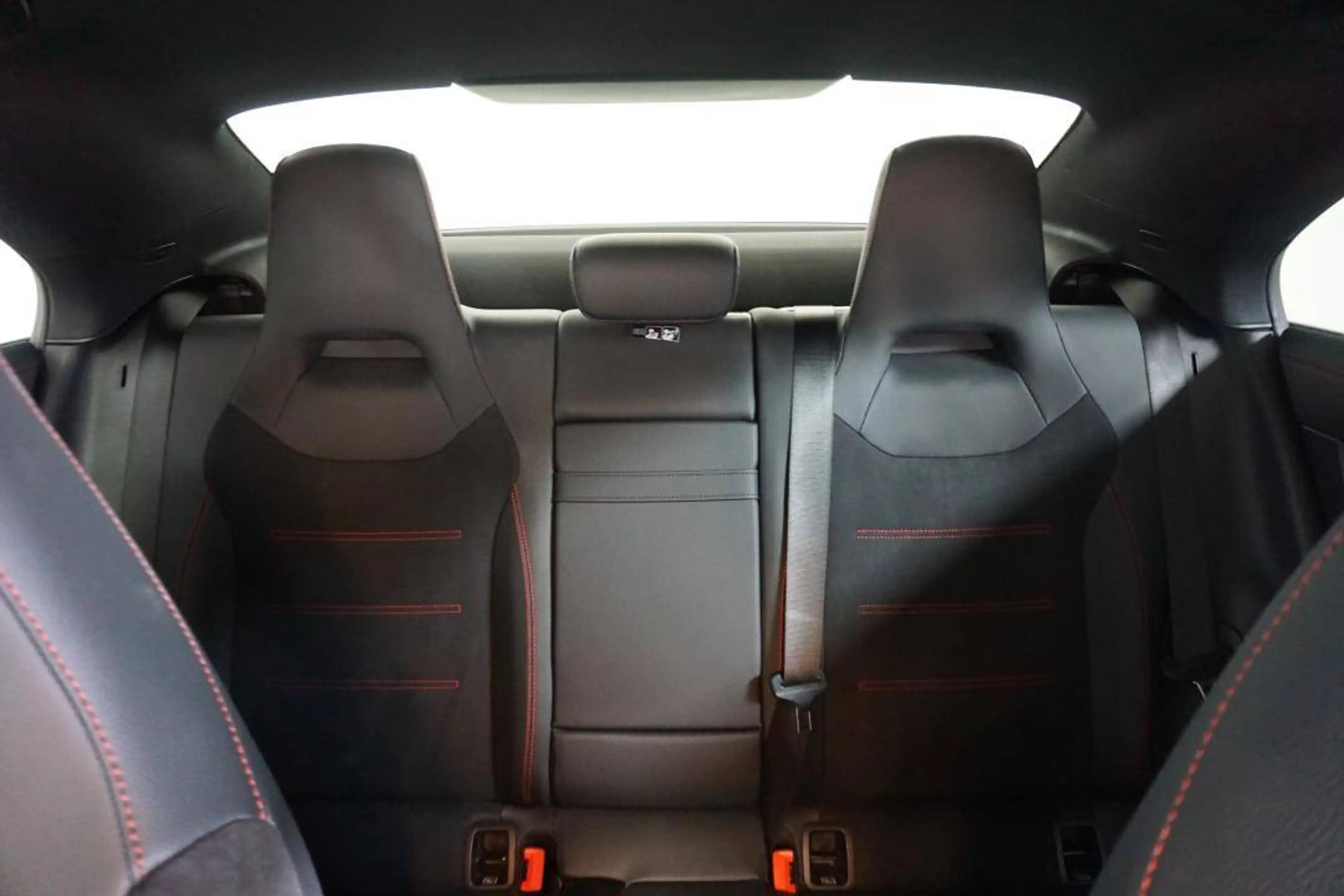 Mercedes-Benz CLA 250 AMG - MULTIBEAM LED — photo 9