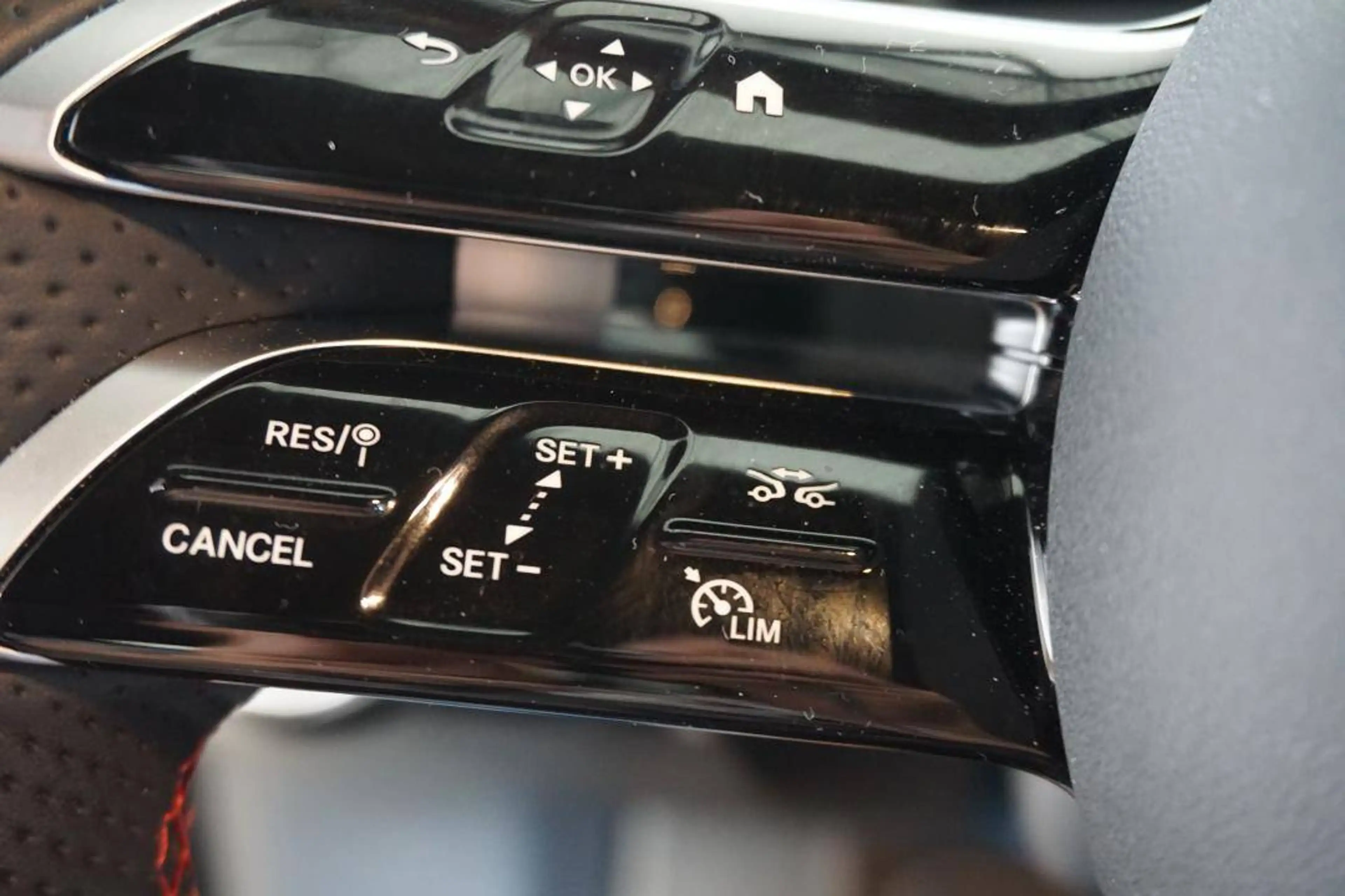 Mercedes-Benz CLA 250 AMG - MULTIBEAM LED — photo 7