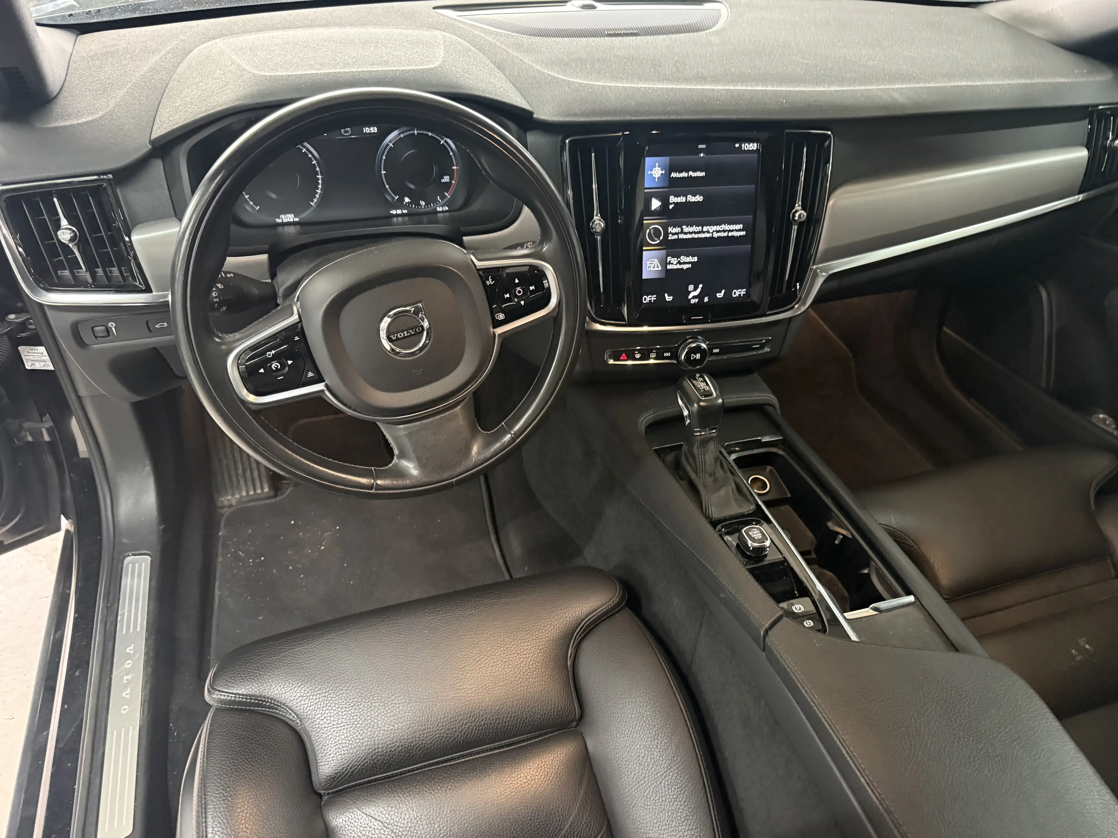 Volvo V90 Momentum AWD — photo 9