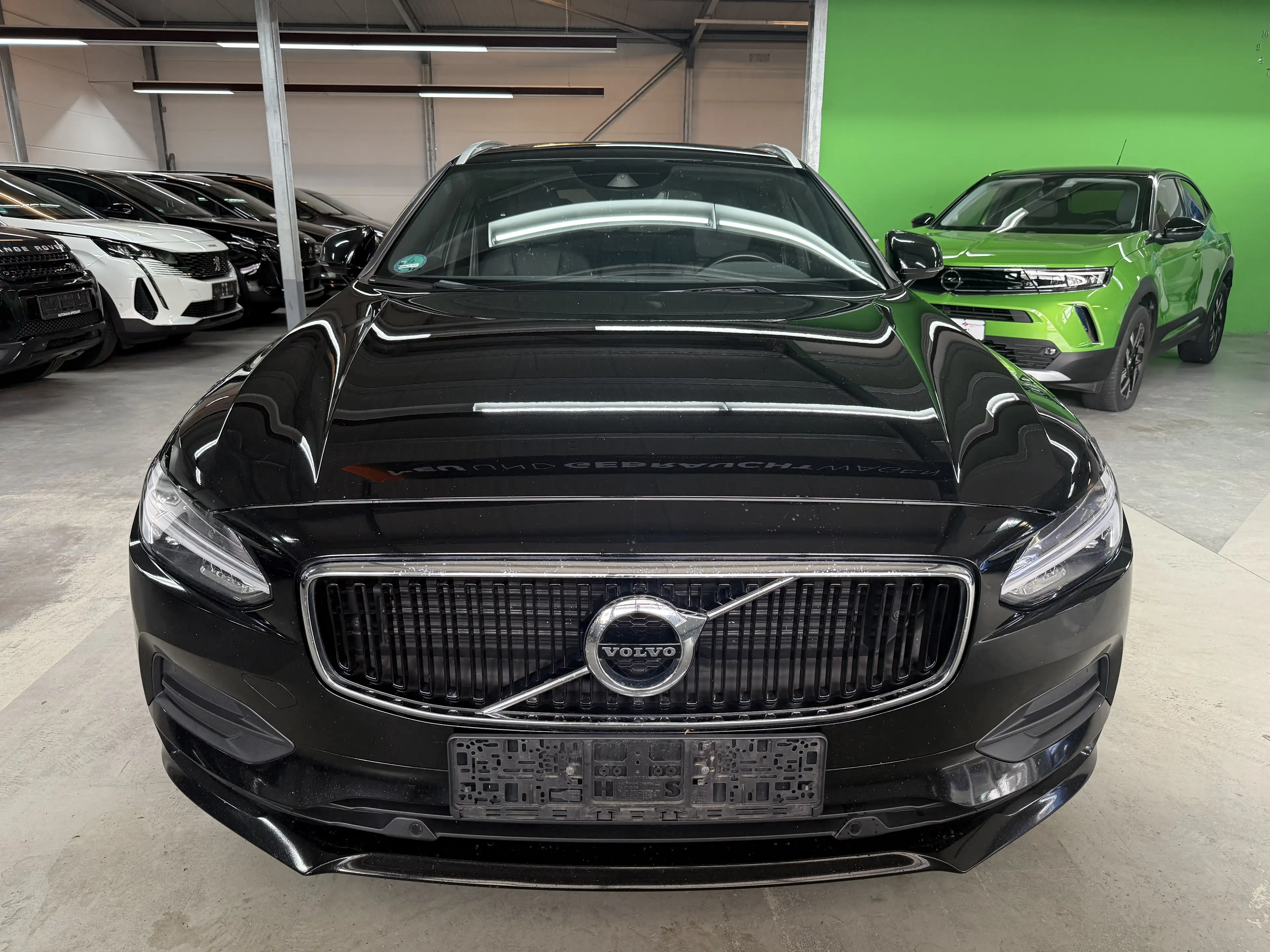 Volvo V90 Momentum AWD — photo 2