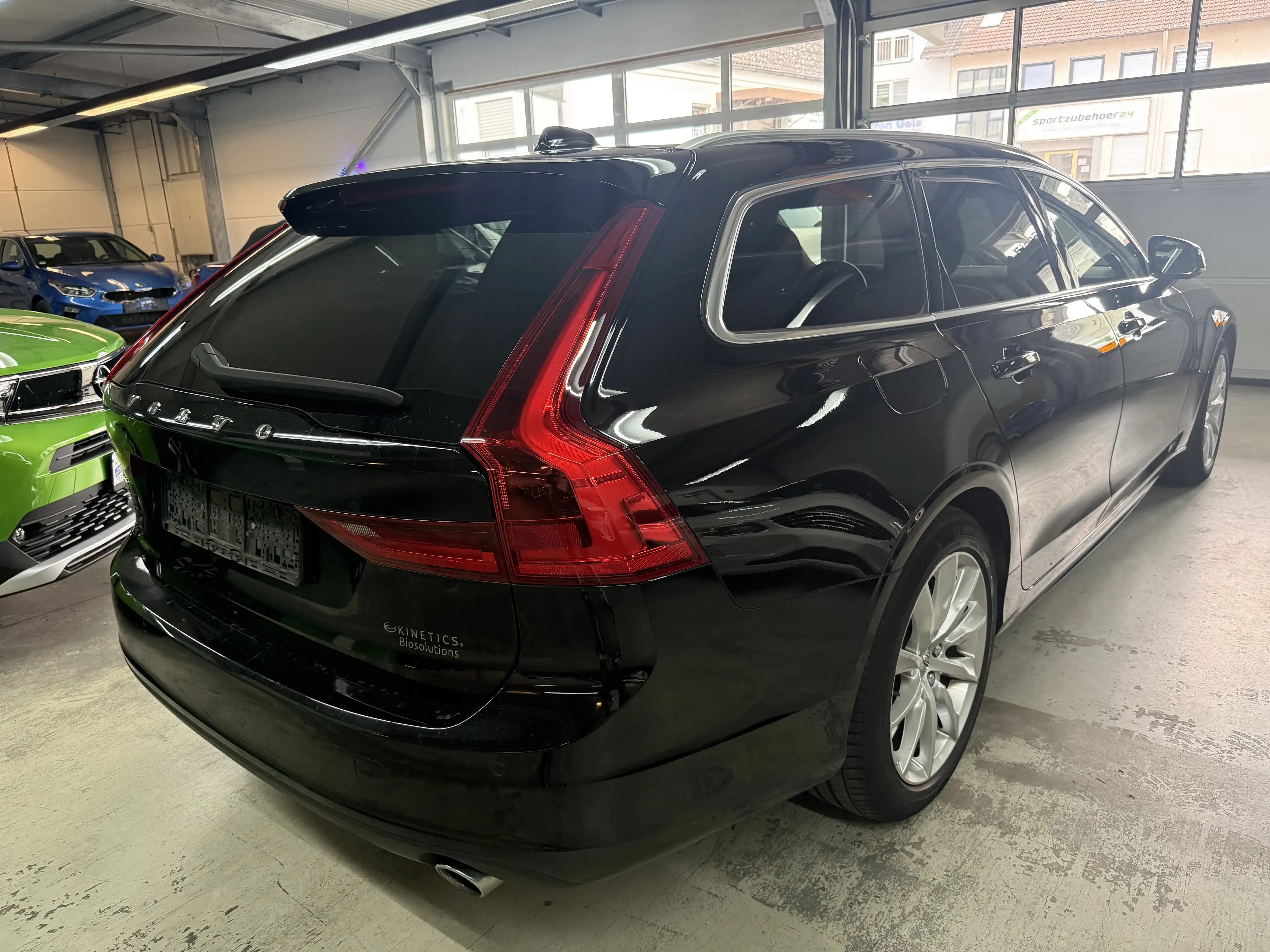 Volvo V90 Momentum AWD — photo 5