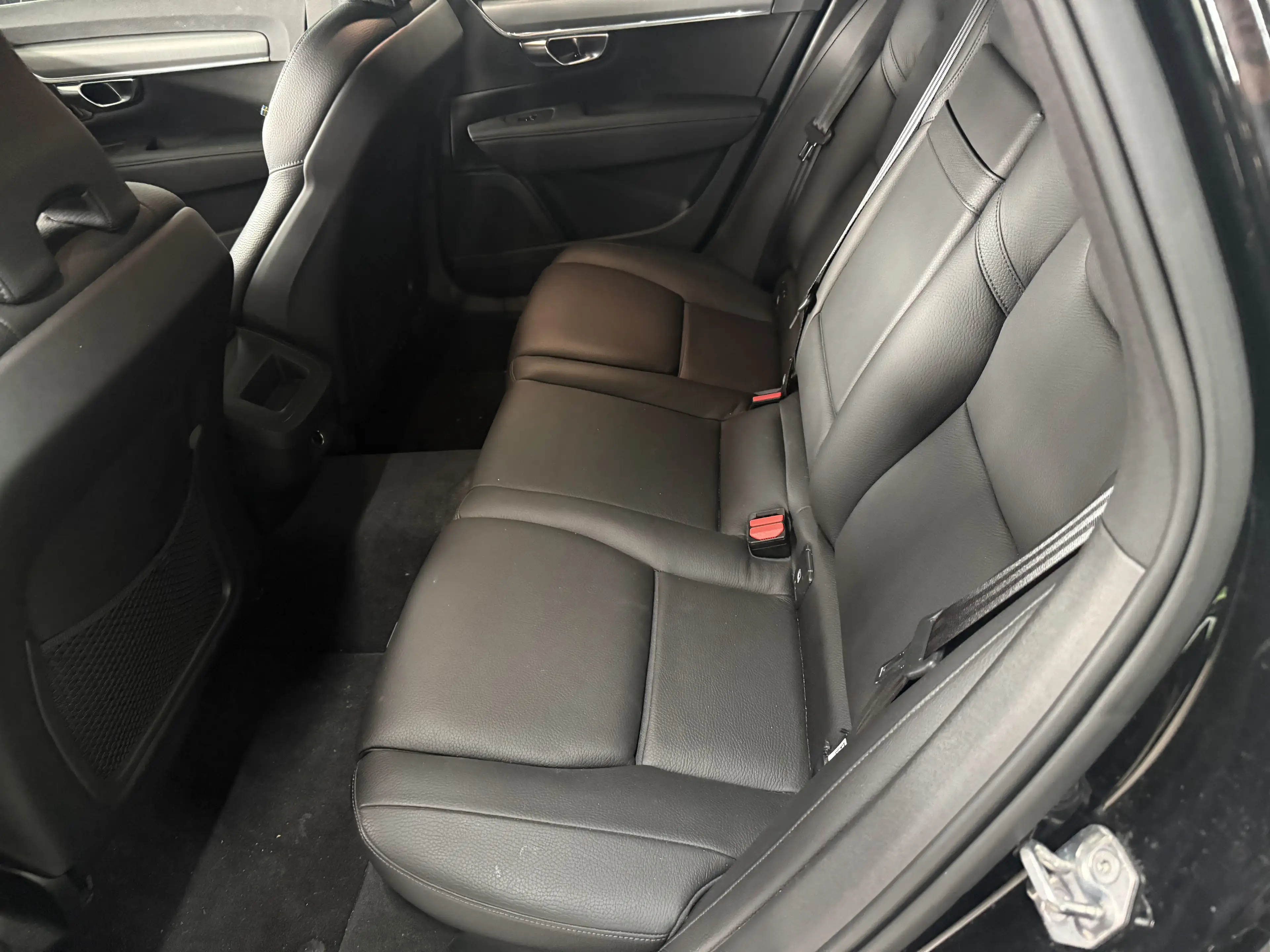Volvo V90 Momentum AWD — photo 12