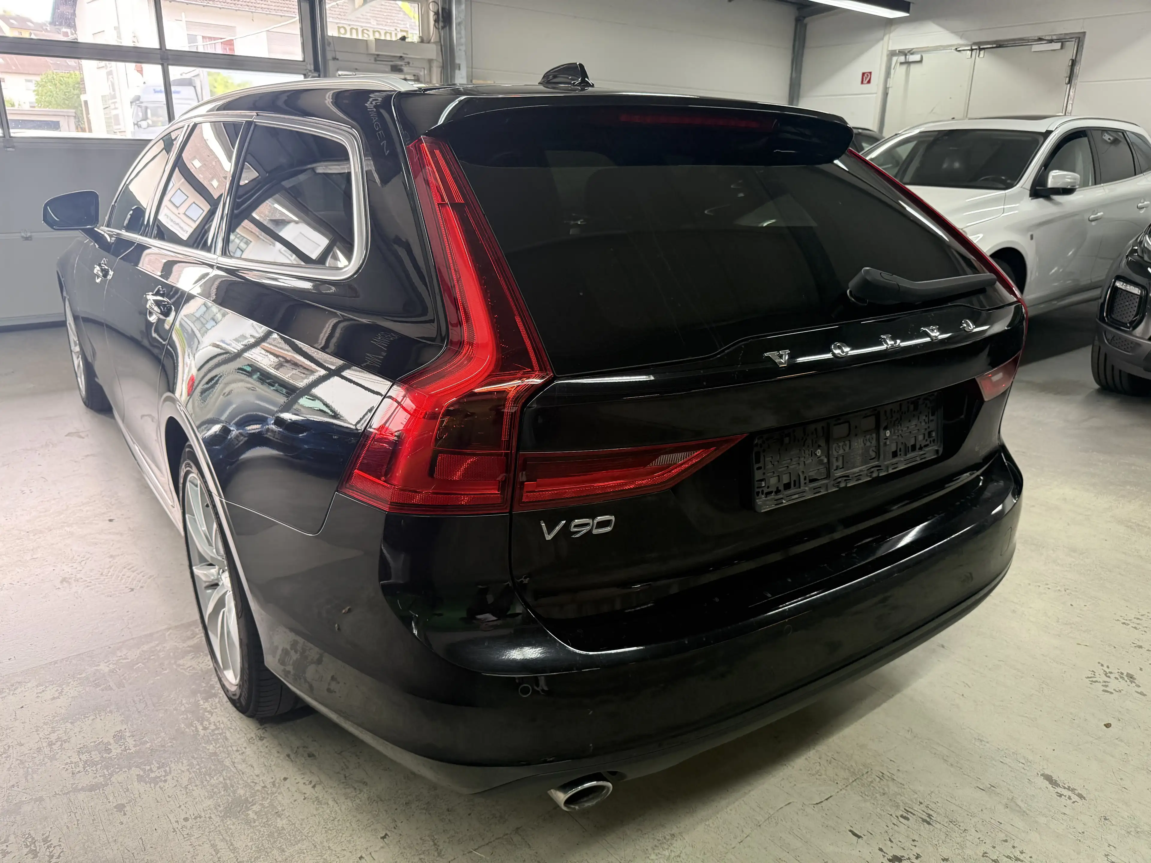 Volvo V90 Momentum AWD — photo 7