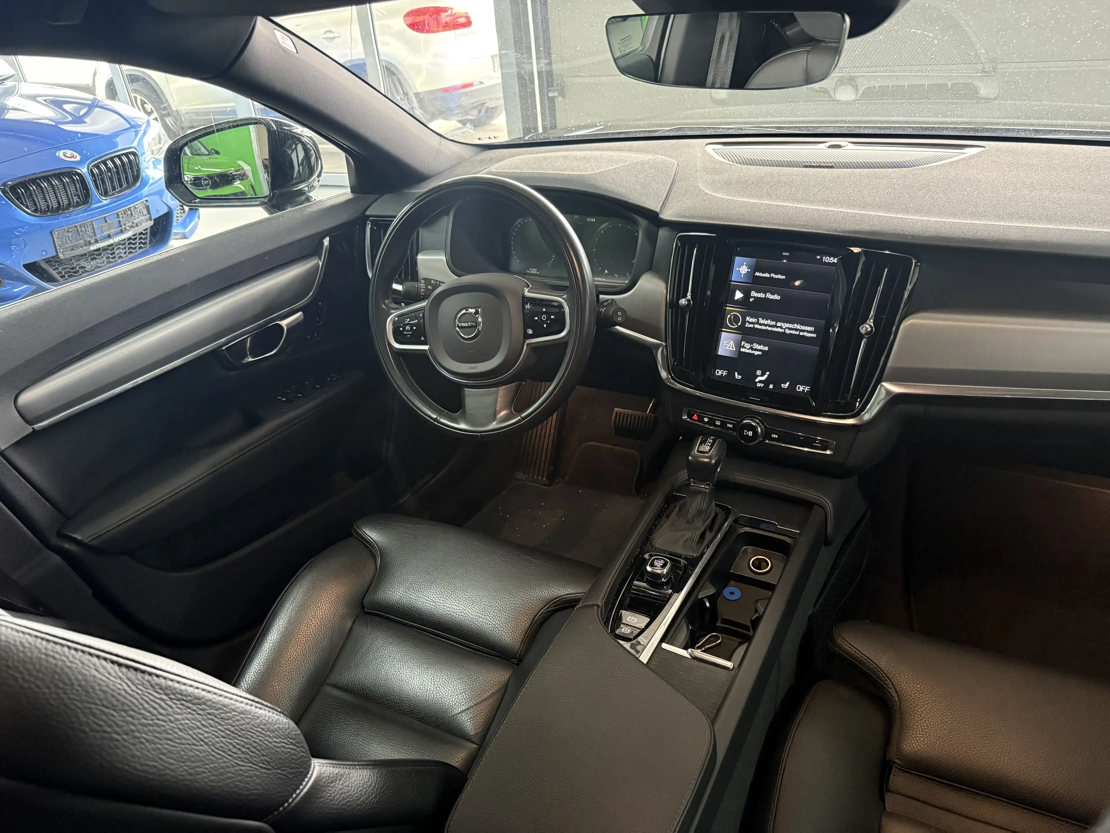 Volvo V90 Momentum AWD — photo 14