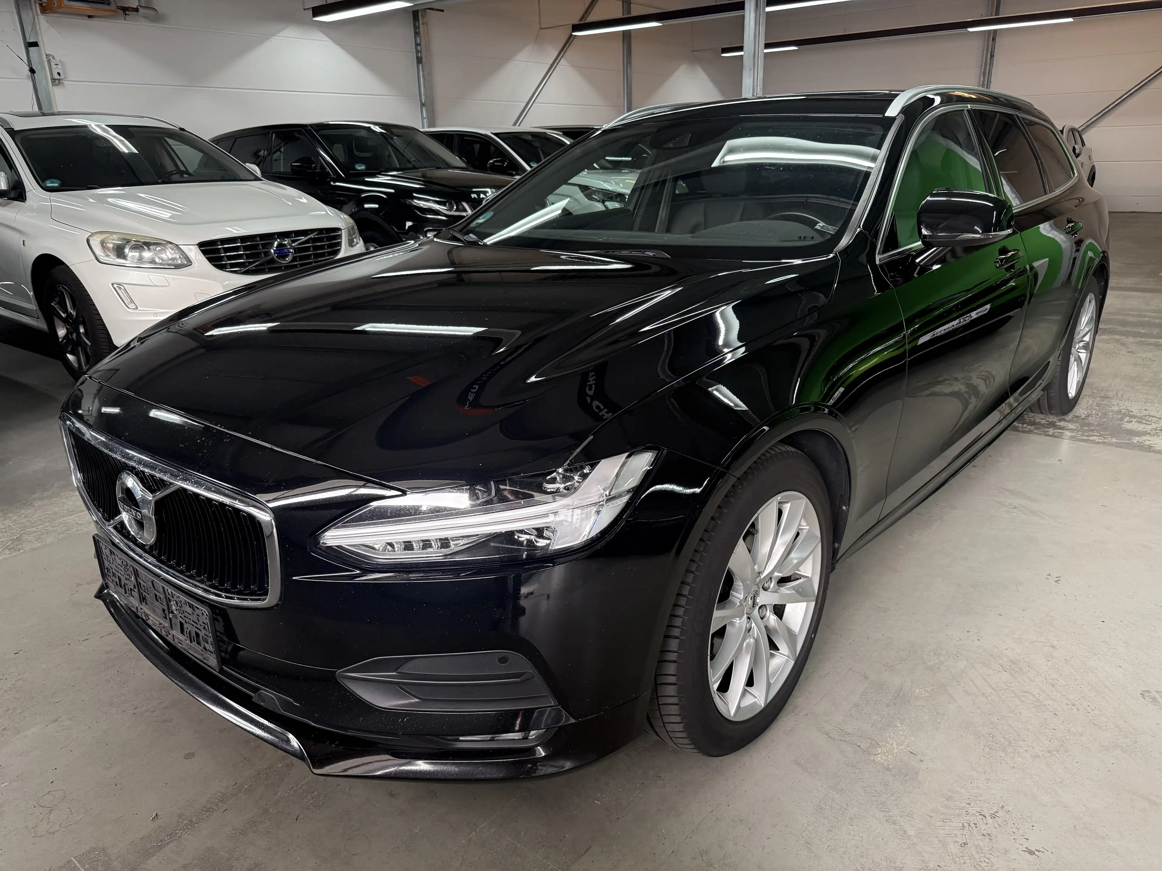 Volvo V90 Momentum AWD — photo 3