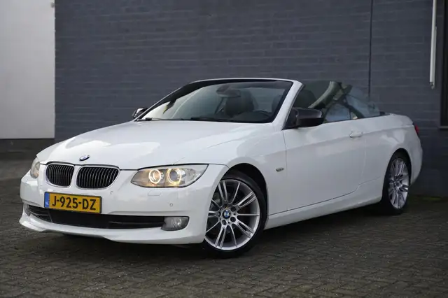 BMW 330 3-serie Cabrio 330i High Executive, Leder, Navigat