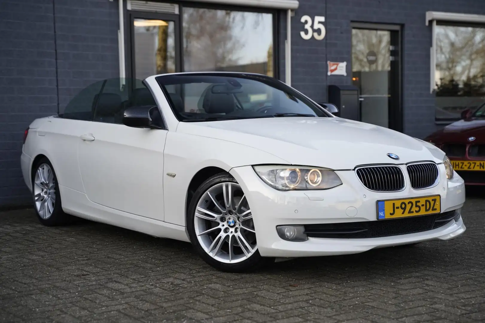 BMW 330 3-serie Cabrio 330i High Executive, Leder, Navigat Weiß - 2