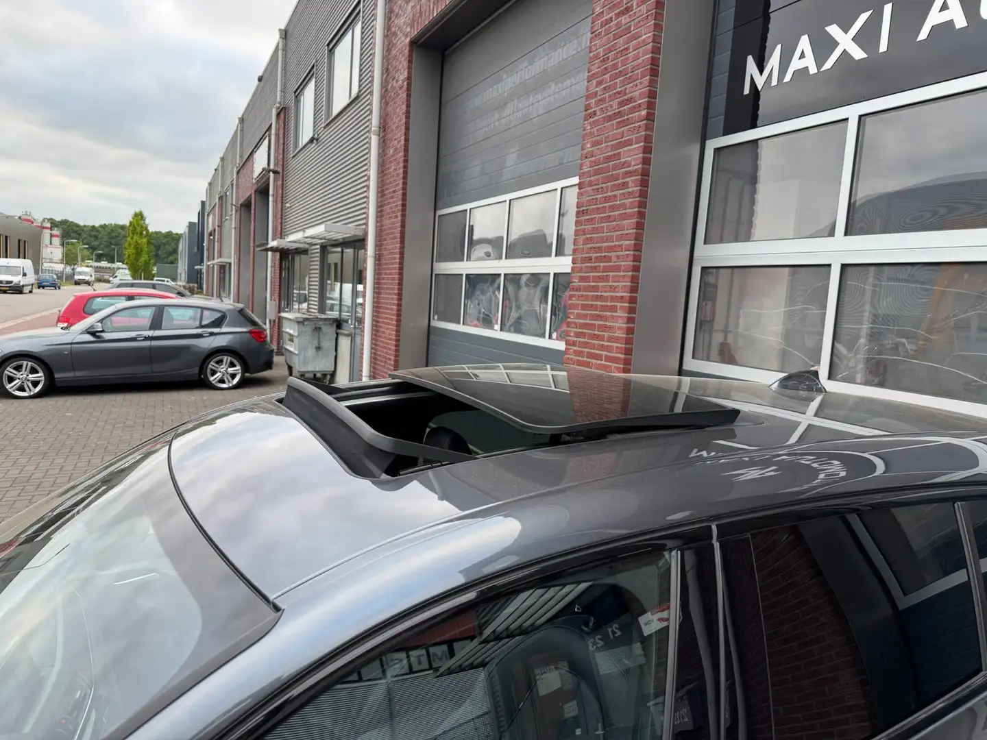 BMW X2 SDrive20i M-Sport LED ACC Pano Camera Leder HUD H/ Grijs - 2
