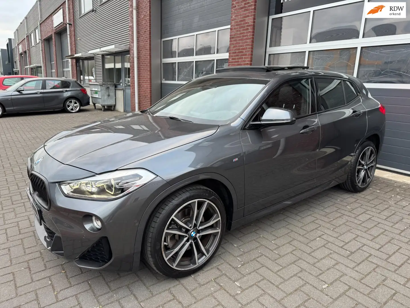 BMW X2 SDrive20i M-Sport LED ACC Pano Camera Leder HUD H/ Grijs - 1