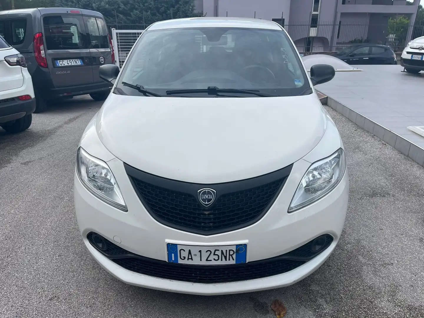 Lancia Ypsilon Ypsilon  1.2 Elefantino Blu s Weiß - 1