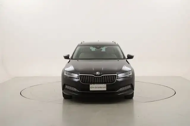 Skoda Superb view 8