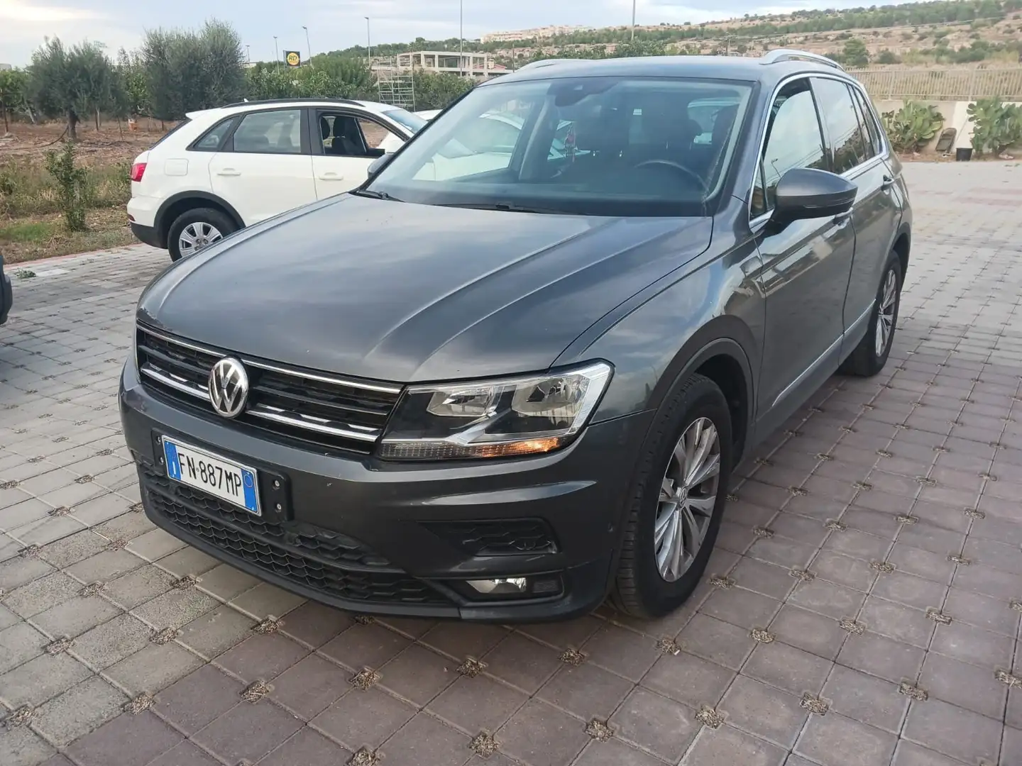 Volkswagen Tiguan Tiguan II 2016 1.6 tdi Business 115cv Grigio - 2