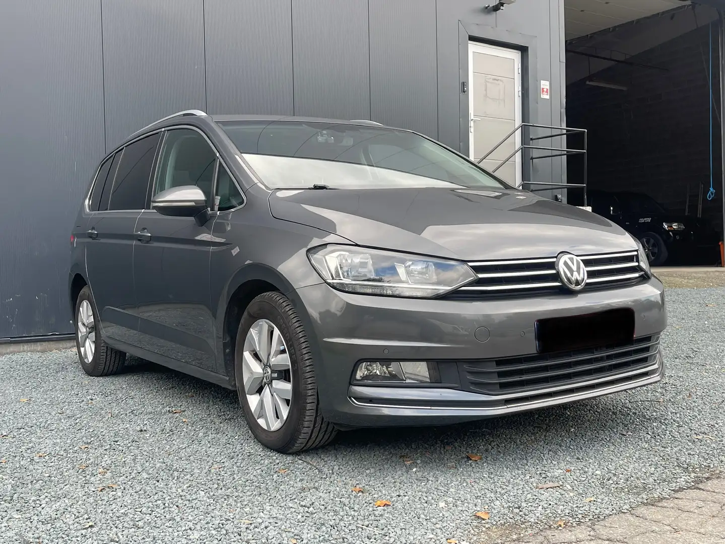 Volkswagen Touran Touran 2.0 TDi SCR Highline DSG Grijs - 2