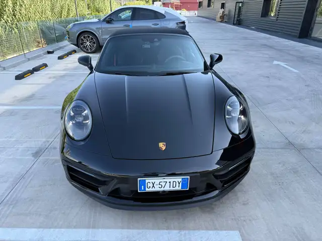 Porsche 911 view 11