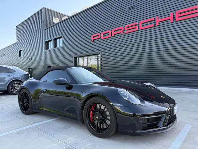 Porsche 911 view 9