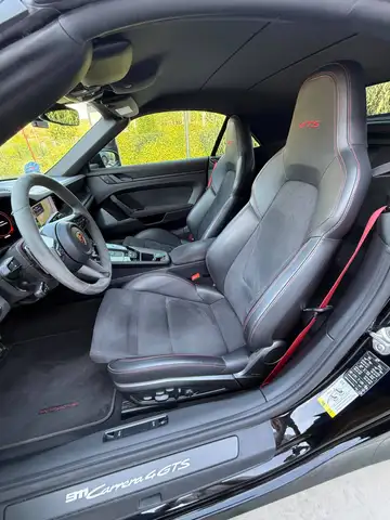 Porsche 911 view 13