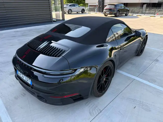 Porsche 911 view 8