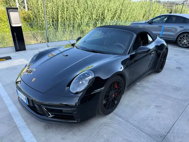 Porsche 911 view 3