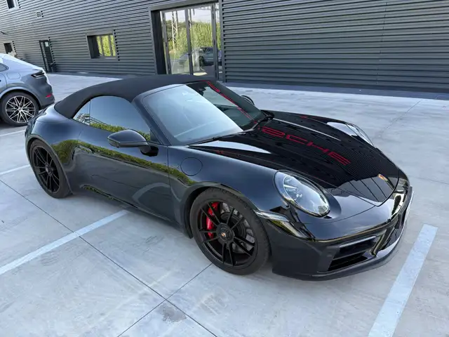 Porsche 911 view 10