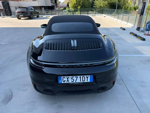 Porsche 911 view 6