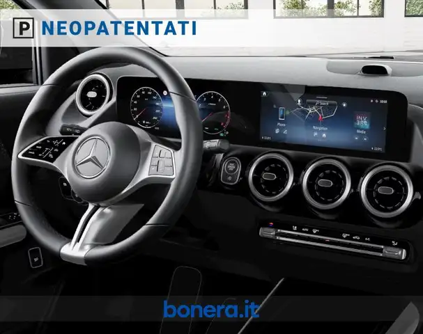 Mercedes-Benz Gla view 6