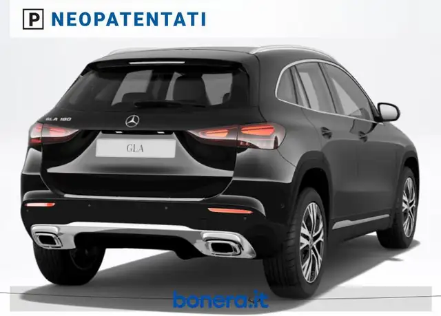 Mercedes-Benz Gla view 3