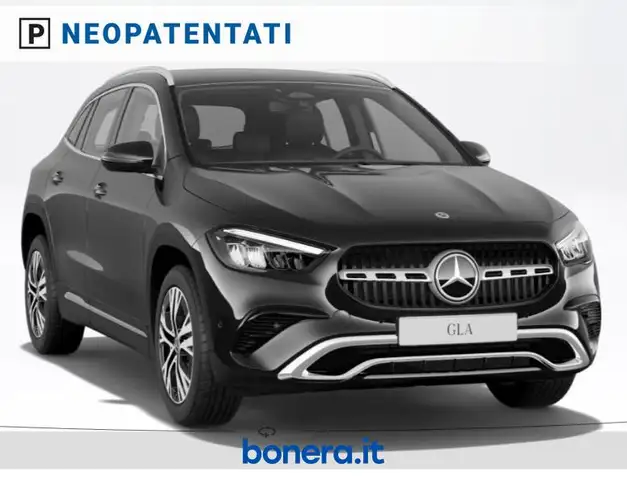 Mercedes-Benz Gla view 2