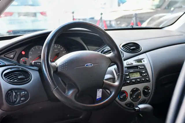 Ford Focus view 16