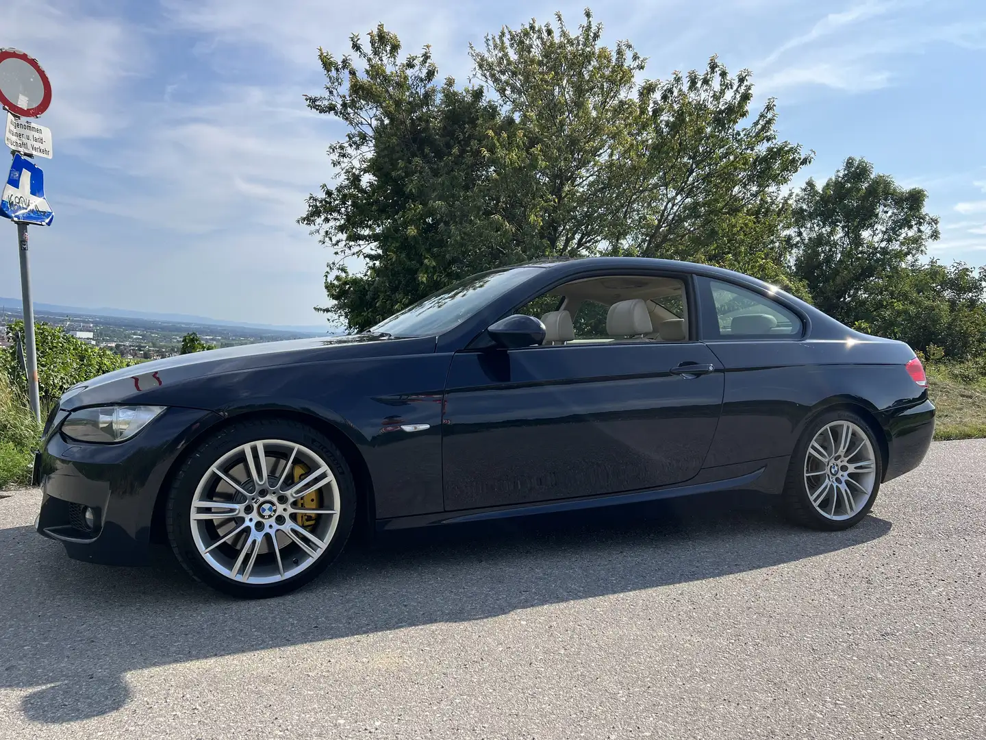 BMW 335 i Coupé | Service & Bremsen neu Blau - 1