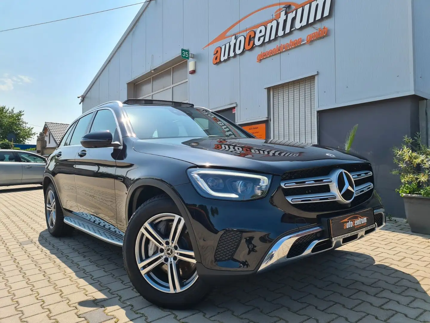 Mercedes-Benz GLC 300 e OffRd*Leder*Pano*Airmtc*Massage*AHK*360 Schwarz - 1
