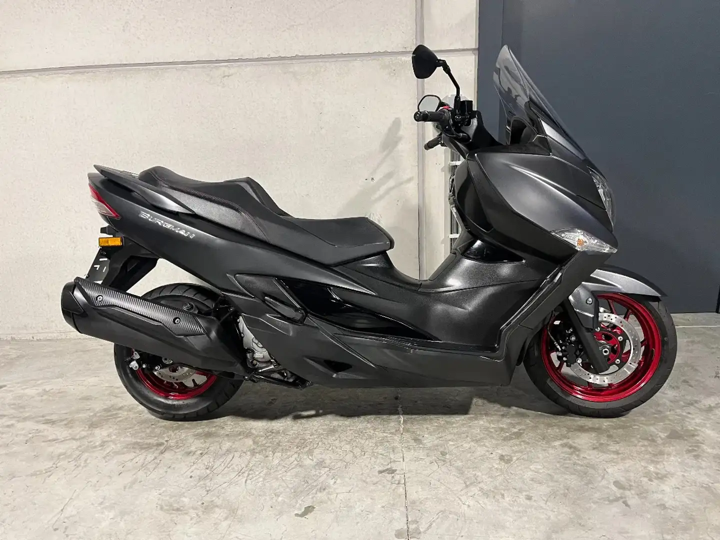 Suzuki Burgman 400 AN laatste generatie en mooi onderhouden - 2