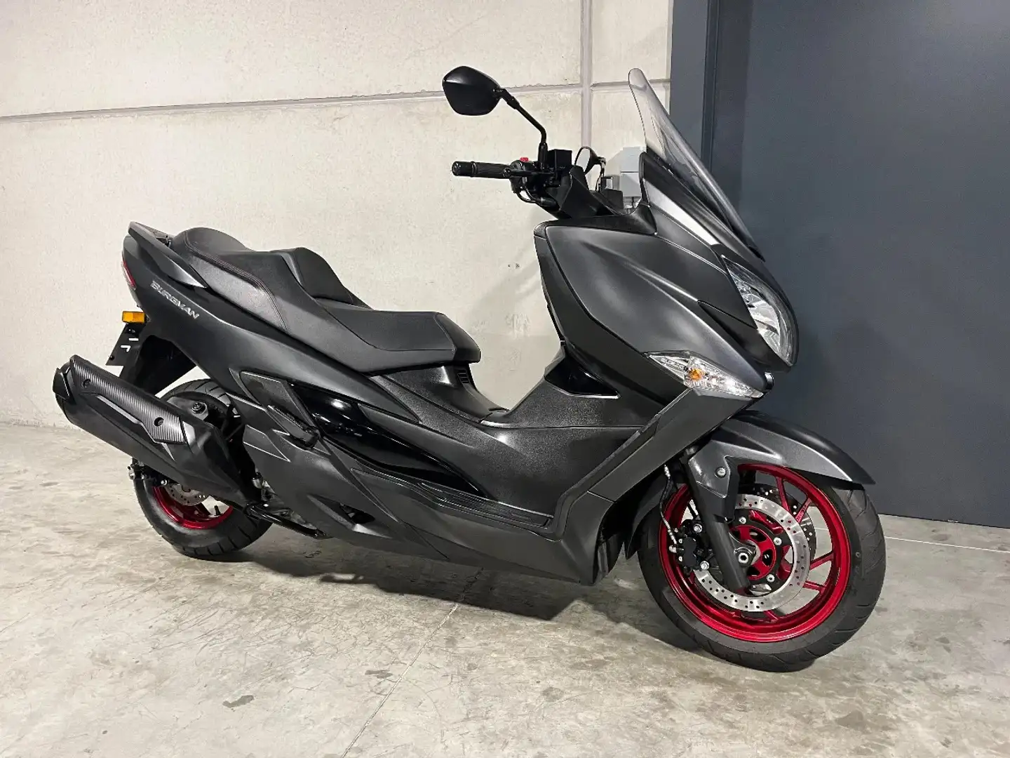 Suzuki Burgman 400 AN laatste generatie en mooi onderhouden - 1