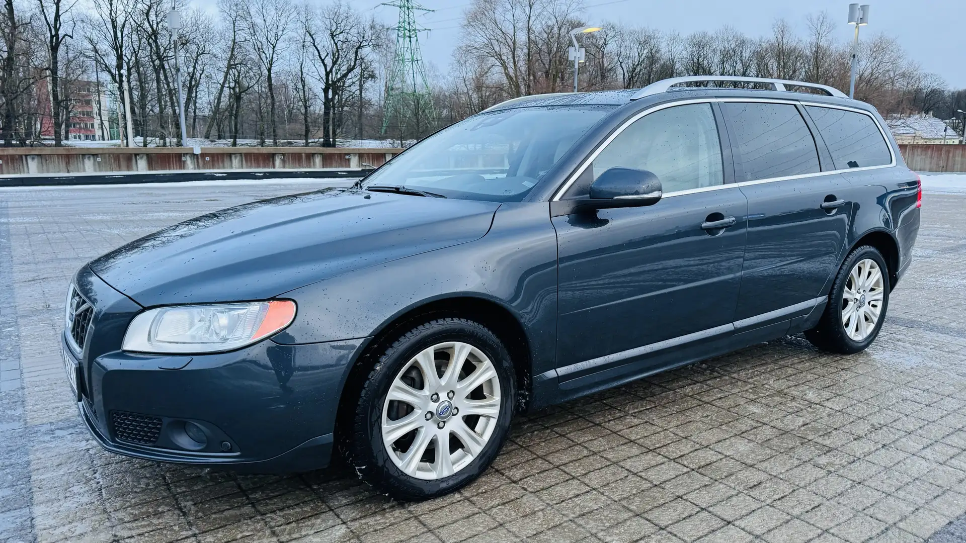 Volvo V70 D3 Geartronic Summum Blau - 1
